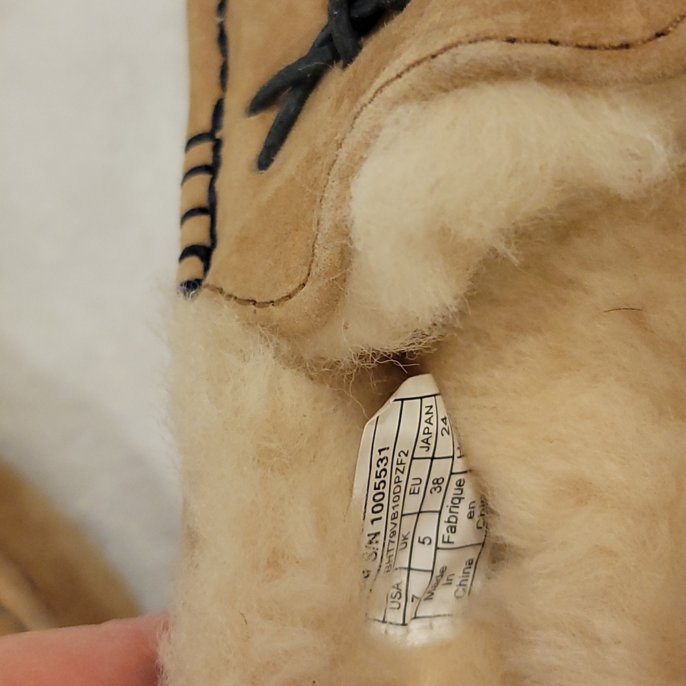 New Ugg Dakota slippers sz US 7 - Picture 7 of 7